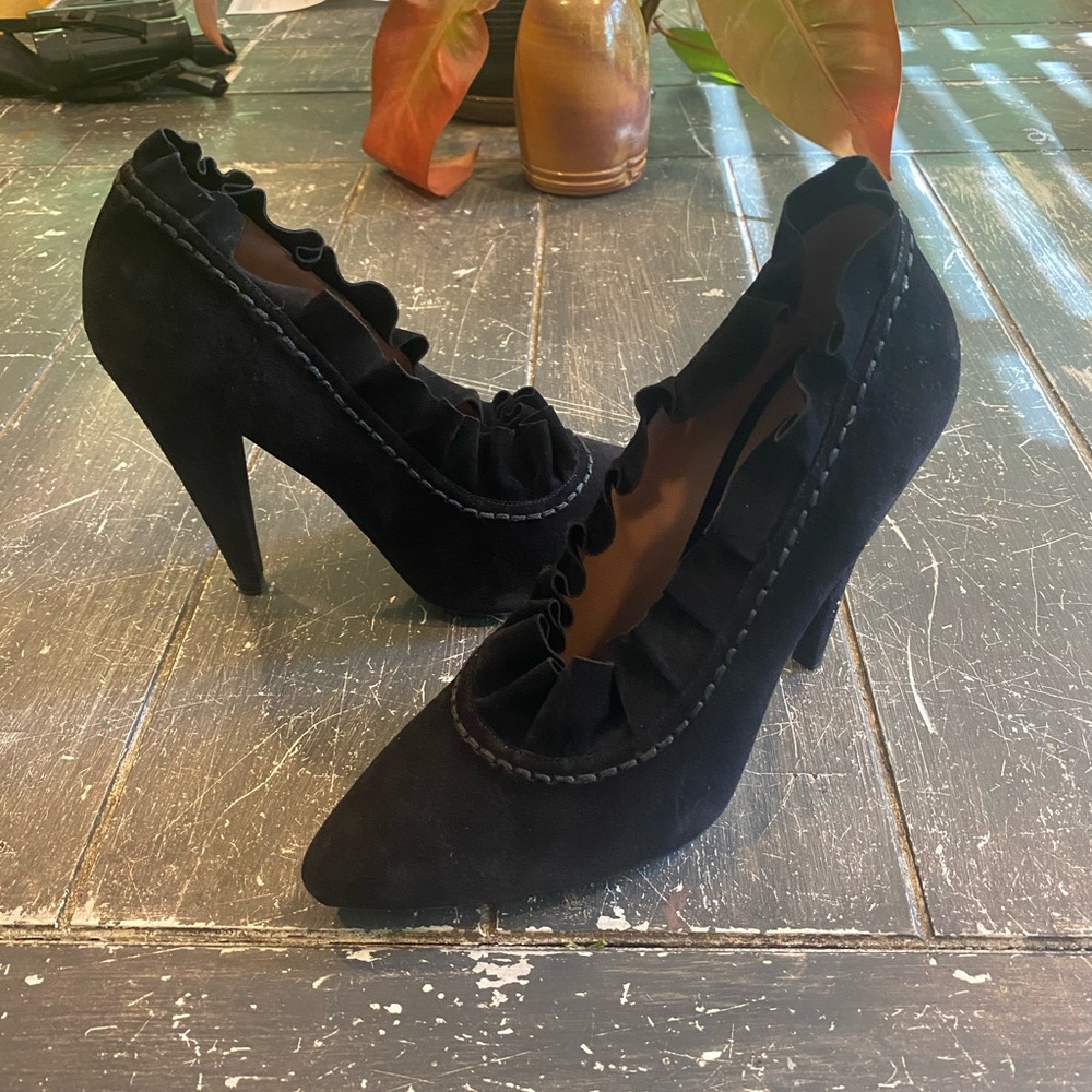 Prada black suede ruffle trimmed heel pumps